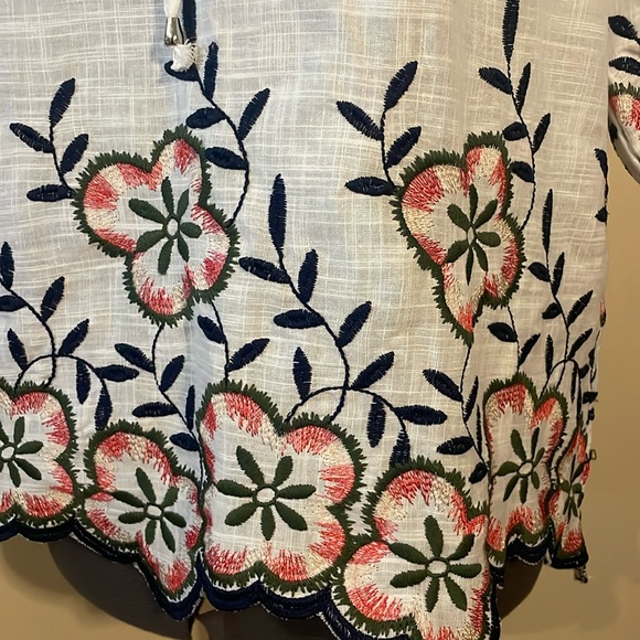 Kindred White Embroidered Floral Top Size Large Petite - Picture 13 of 16